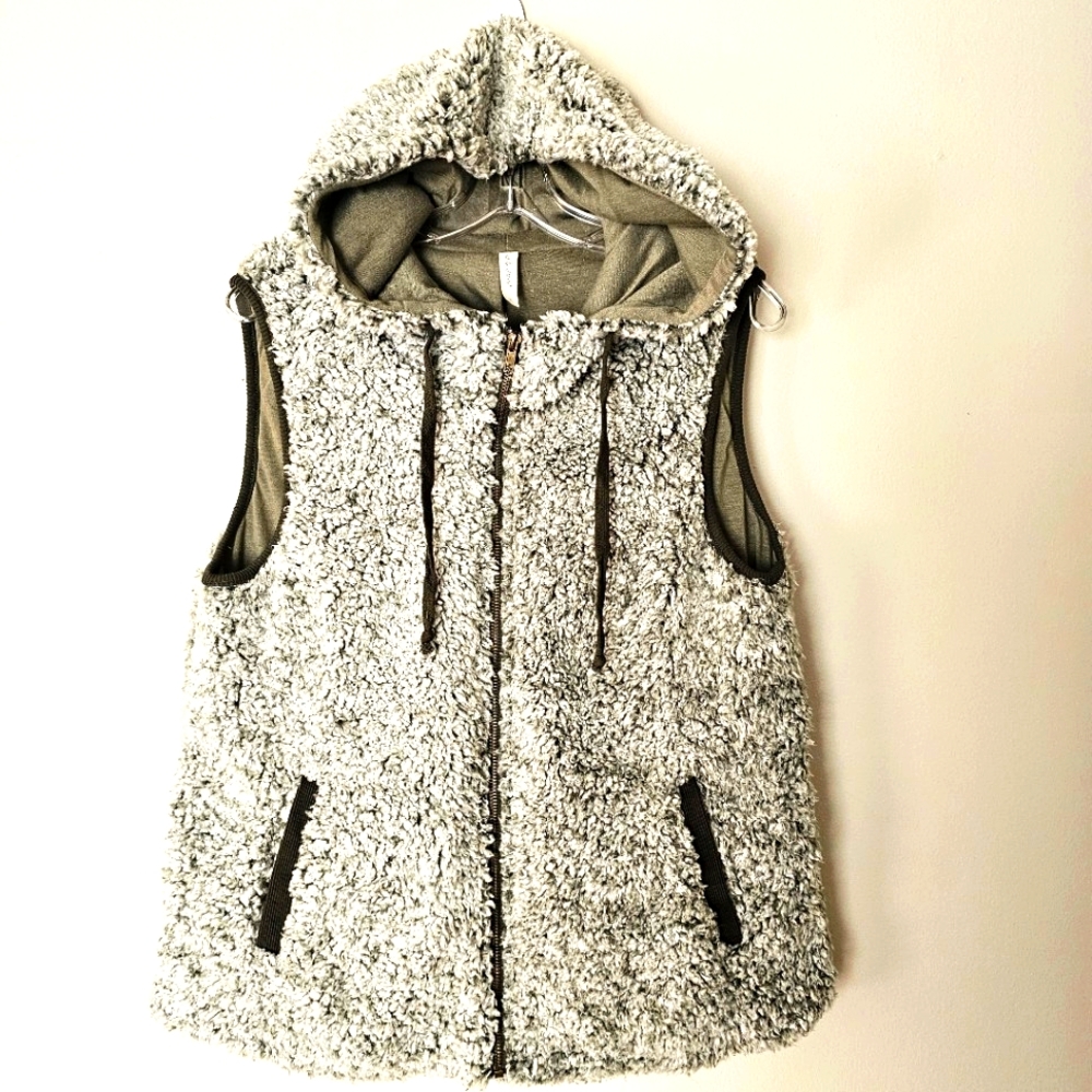 Cozy Sherpa Hooded Zip Up Vest Size Large Mia & Tess Fall Autumn Winter Teddy